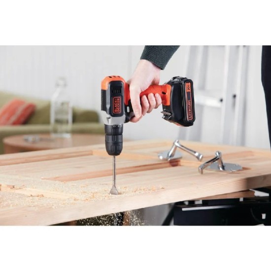PARAFUSADEIRA / FURADEIRA BLACK & DECKER 20V 3/8" - BCD702C1