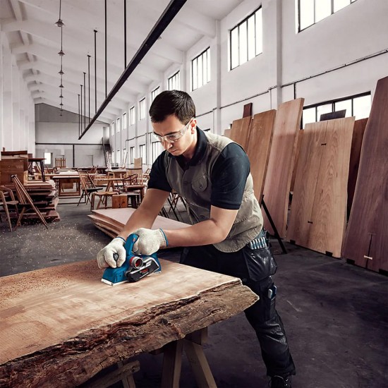 PLAINA ELÉTRICA BOSCH - GHO 700